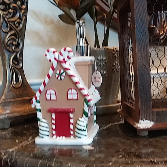 New! GingerBread Home Christmas Decor Hand Soap or lotion Dispenser - Picture 16 of 16